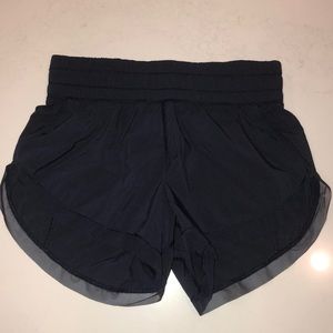 LULU LEMON shorts// navy blue, size 2